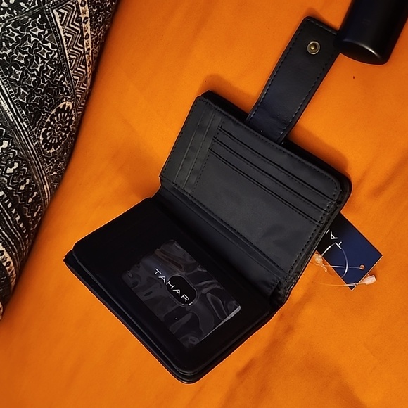 NWT Women Tahari wallet - Picture 5 of 9